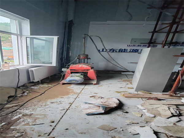 青山湖地基基础下沉墙体裂缝加固注浆顶升施工